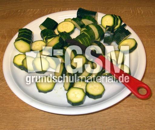 Zucchini-schneiden.JPG